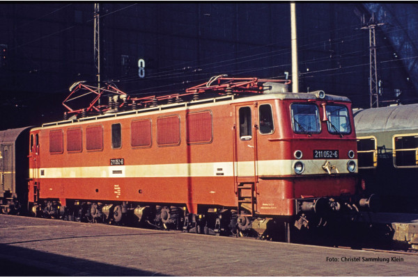 Elektrická lokomotiva 211 052-6, DR, IV. epocha, šarlatová červeň, TT, model Galerie Tillig 2026, Tillig 502454