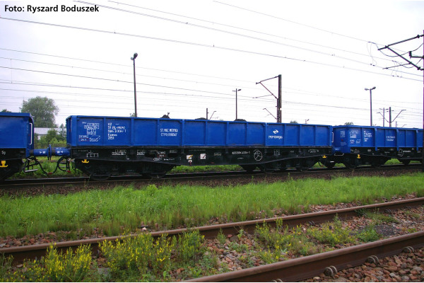 Set dvou nízkostěnných čtyřosých vozů 401 Zb, PKP Cargo, VI. epocha, H0, Piko 28313
