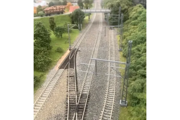 Maketa trolejové brány s dvěma výložníky, 2 kusy, stavebnice, TT, ES Pečky 19434