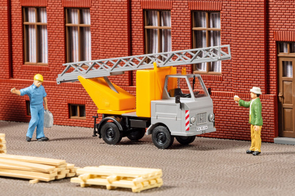 Stavebnice, nákladní automobil Multicar M22 s otočným žebříkem, stavební vůz, H0, Auhagen 41689