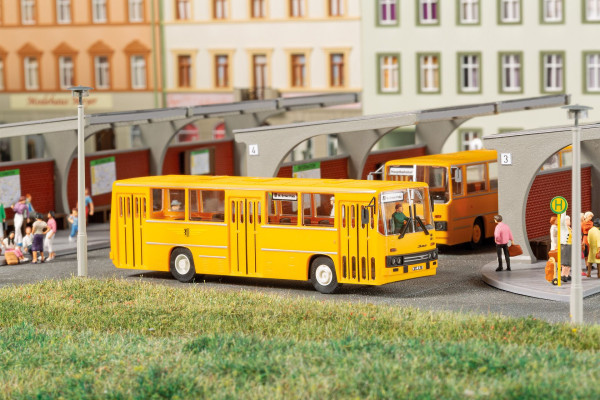 Stavebnice městského autobusu Ikarus 260, "Dresden", se 4 čelními světly, TT, jednorázová série, Auhagen 66056