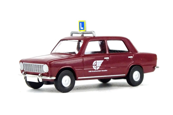 Osobní automobil Lada 1200 Autoškola, vínový, TT, Busch 87007