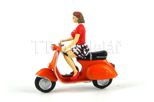 Motocyklistka na oranžovém motocyklu Vespa, H0, Modellbahn Union H0W92165D
