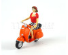 Motocyklistka na oranžovém motocyklu Vespa, H0, Modellbahn Union H0W92165D