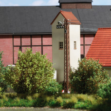 Lampa na rezavém příhradovém sloupu, sodíková výbojka, TT, Busch 8743