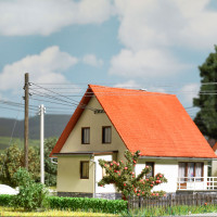 Dřevěné sloupy telegrafního nebo elektrického vedení, 3 kusy, TT, Busch 8954