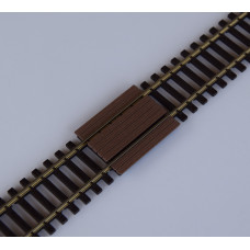 Dřevěný železniční přejezd, 40 mm, pro kolejivo PECO 2,5 mm, H0, AV Model DO-016-3.2