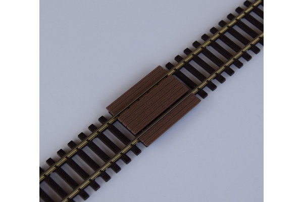 Dřevěný železniční přejezd, 40 mm, pro kolejivo PECO 2,5 mm, H0, AV Model DO-016-3.2