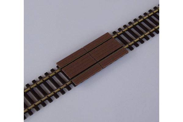 Dřevěný železniční přejezd, 65 mm, pro kolejivo TILLIG 2,1 mm, H0, AV Model DO-017-3.1 Dřevěný železniční přejezd, 65 mm, pro kolejivo TILLIG 2,1 mm, H0, AV Model DO-017-3.1