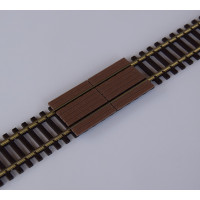 Dřevěný železniční přejezd, 65 mm, pro kolejivo PECO 2,5 mm, H0, AV Model DO-017-3.2 Dřevěný železniční přejezd, 65 mm, pro kolejivo PECO 2,5 mm, H0, AV Model DO-017-3.2