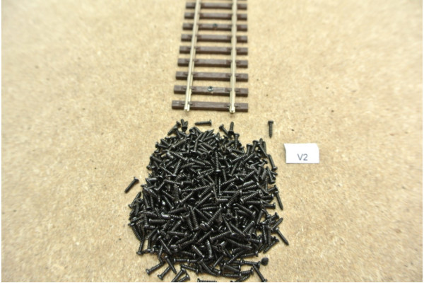 Mikrovruty pro montáž modelového kolejiva H0, černé, 1,4 x 6 mm, 100 kusů, KaModel V2/100