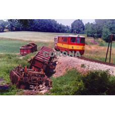 Pohlednice, motor. lokomotivy 705.912-4 míjí pozůstatky nehody u Rodinova - 1994, Corona CPV019