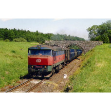 Pohlednice, motorová lokomotiva 751.338 před zastávkou Hradec - červen 2006, Corona CPV043